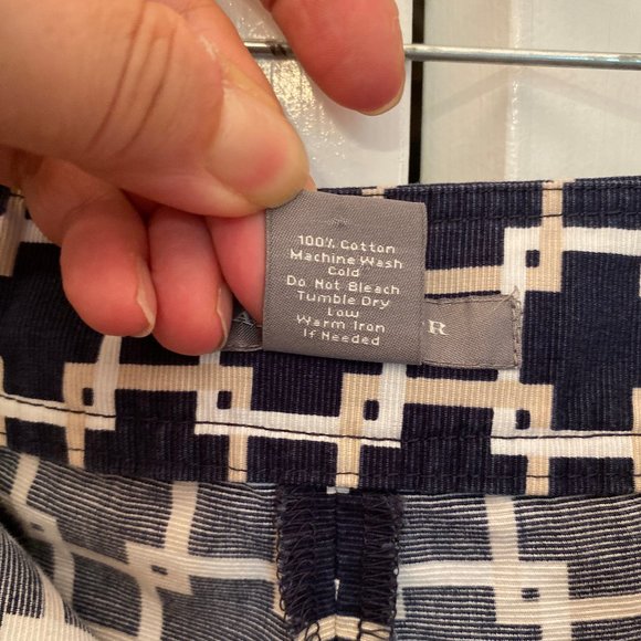 Ann Taylor women shorts in blue geometric design, - Picture 6 of 8